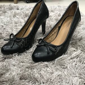 White mt . Size: 8.5   Color: black